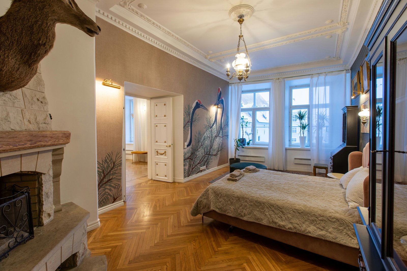 Heizkreisverteiler einer Fußbodenheizung mit Ventilen und Durchflussanzeigen