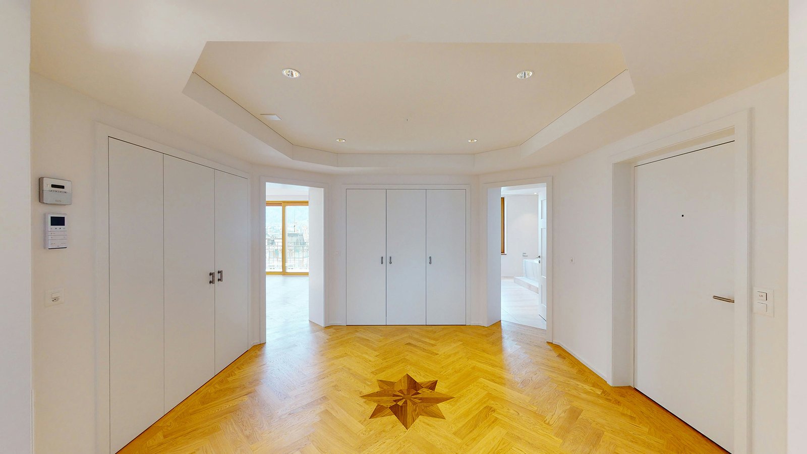 Heizkreisverteiler einer Fußbodenheizung mit angeschlossenen Rohrleitungen